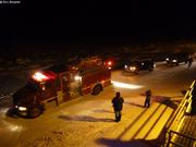 233 Camion pompier ouvre la parade du Nouvel An a Grise Fiord